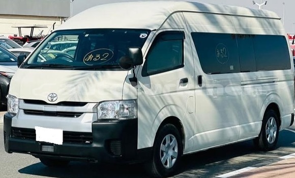 Buy Used Toyota Hiace White Car in Asgabat in Asgabat