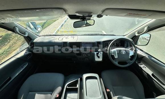 Buy Used Toyota Hiace White Car in Asgabat in Asgabat Buy Used Toyota Hiace White Car in Asgabat in Asgabat