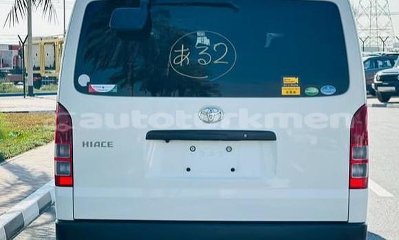 Buy Used Toyota Hiace White Car in Asgabat in Asgabat Buy Used Toyota Hiace White Car in Asgabat in Asgabat