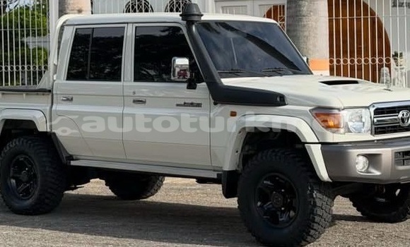 Buy Used Toyota Land Cruiser White Car in Asgabat in Asgabat