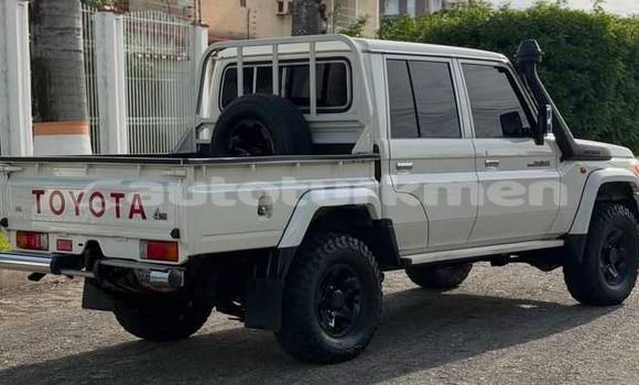 Buy Used Toyota Land Cruiser White Car in Asgabat in Asgabat Buy Used Toyota Land Cruiser White Car in Asgabat in Asgabat