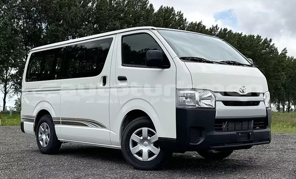 Buy Used Toyota Hiace White Car in Import - Dubai in Ahal