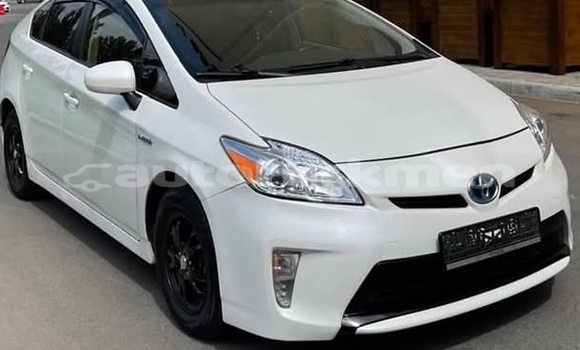 Buy Used Toyota Prius White Car in Asgabat in Asgabat