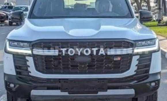 Buy Used Toyota Land Cruiser White Car in Asgabat in Asgabat Buy Used Toyota Land Cruiser White Car in Asgabat in Asgabat