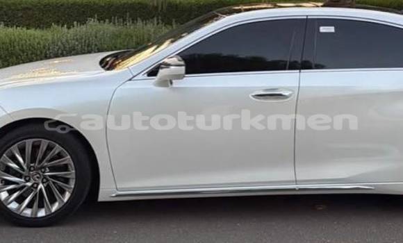 Buy Used Lexus ES White Car in Asgabat in Asgabat Buy Used Lexus ES White Car in Asgabat in Asgabat
