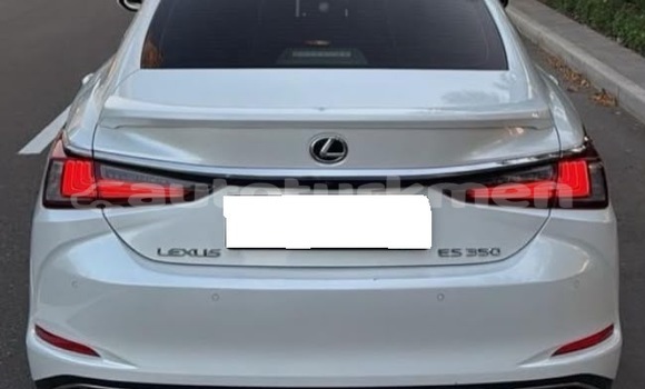 Buy Used Lexus ES White Car in Asgabat in Asgabat Buy Used Lexus ES White Car in Asgabat in Asgabat