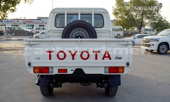 Buy Import Toyota Pickup White Car in Import - Dubai in Ahal Buy Import Toyota Pickup White Car in Import - Dubai in Ahal