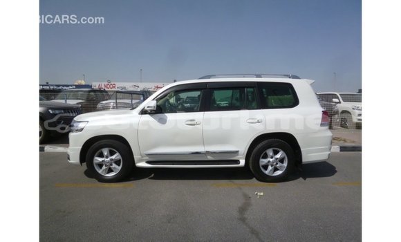 Buy Import Toyota Land Cruiser White Car in Import - Dubai in Ahal Buy Import Toyota Land Cruiser White Car in Import - Dubai in Ahal