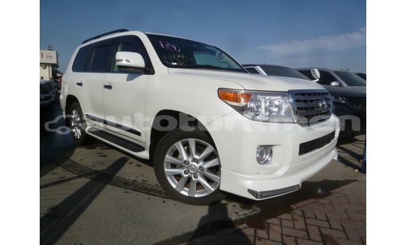 Buy Import Toyota Land Cruiser White Car in Import - Dubai in Ahal Buy Import Toyota Land Cruiser White Car in Import - Dubai in Ahal