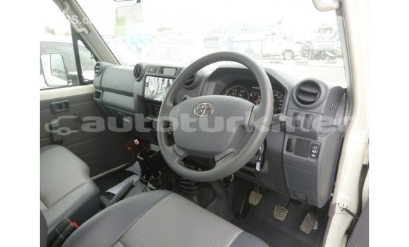 Buy Import Toyota Land Cruiser White Car in Import - Dubai in Ahal Buy Import Toyota Land Cruiser White Car in Import - Dubai in Ahal