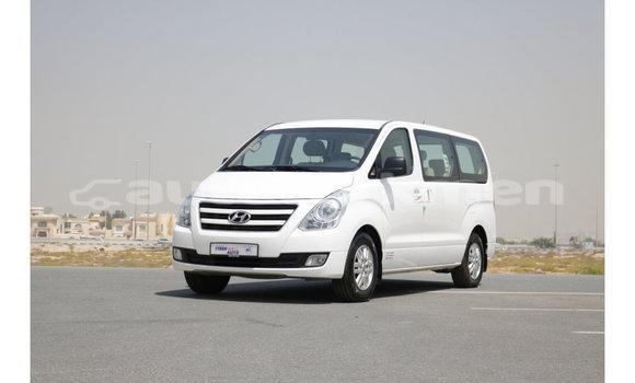 Buy Import Hyundai Chorus White Truck in Import - Dubai in Ahal