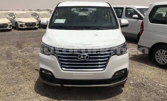 Buy Import Hyundai Chorus White Truck in Import - Dubai in Ahal