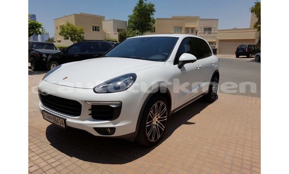 Buy Import Porsche Cayenne White Car in Import - Dubai in Ahal