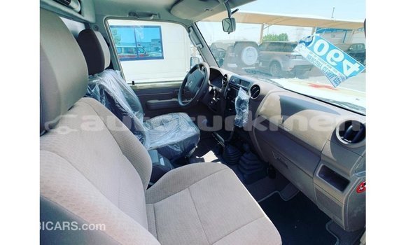 Buy Import Toyota Land Cruiser Beige Car in Import - Dubai in Ahal Buy Import Toyota Land Cruiser Beige Car in Import - Dubai in Ahal