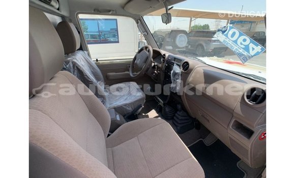 Buy Import Toyota Land Cruiser Beige Car in Import - Dubai in Ahal Buy Import Toyota Land Cruiser Beige Car in Import - Dubai in Ahal